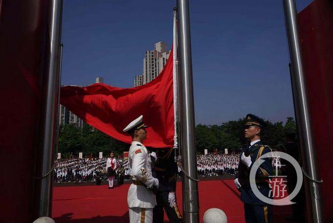鄄城县在越南河内大学举办剪纸活动庆祝新年